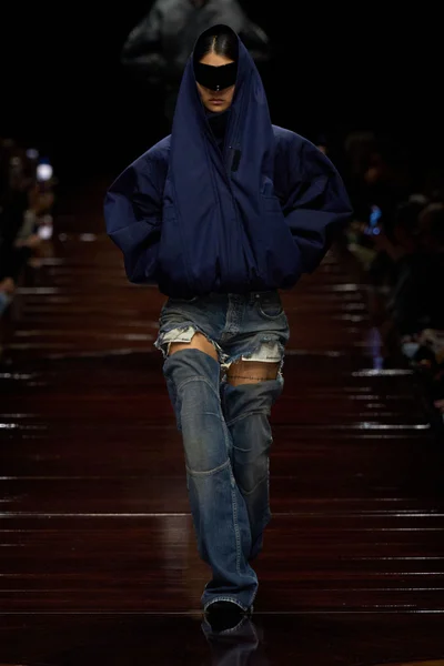 Look 26